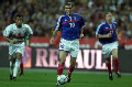 Zidane devant l'Algrien Mansouri - AFP-OLIVIER MORIN-STF
