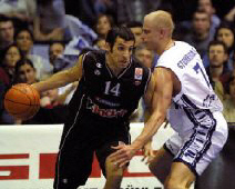 Antoine Rigaudeau, avec le Virtus Bologne, espre dcrocher un 2e titre europen conscutif - DR